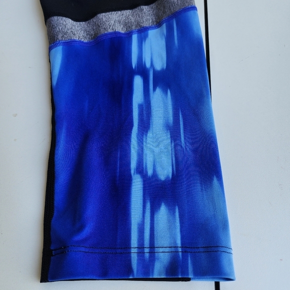 Under Armour Heat Gear Crop Pants Women's Activewear Black Blue  Compression M - Picture 6 of 8